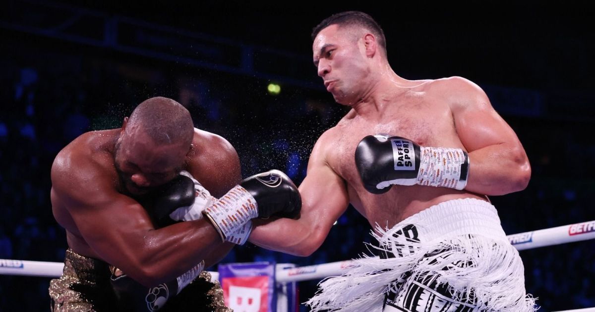 Заруба в хевивейте: бывший соперник Усика проиграл экс-чемпиону мира в бою с тремя нокдаунами (видео)