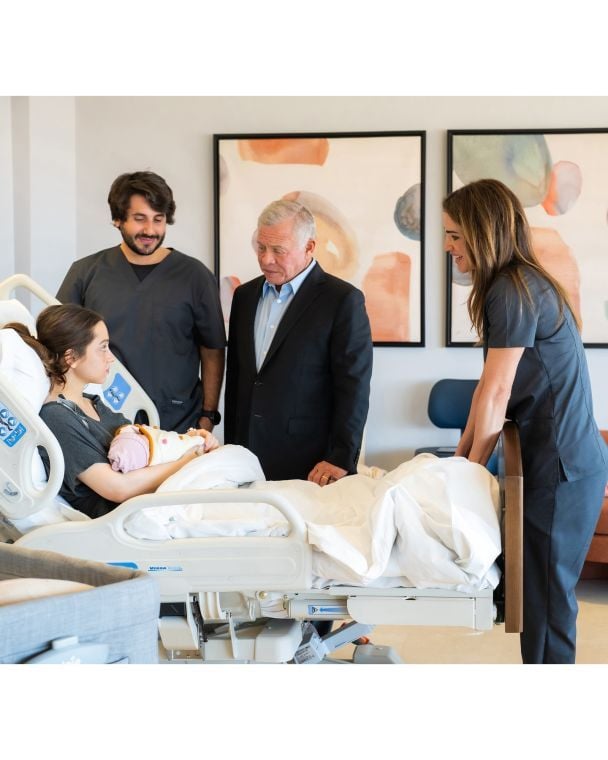 Королева Ранія поділилася фото з палати дочки принцеси Іман, яка 16 лютого народила доньку / © Instagram королеви Ранії