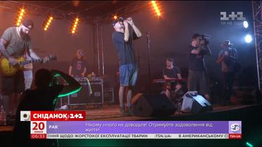Бумбокс зіграв годинний сет біля пропускного пункту "Каланчак"