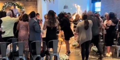 Весільна сукня нареченої загорілася посеред церемонії – відео