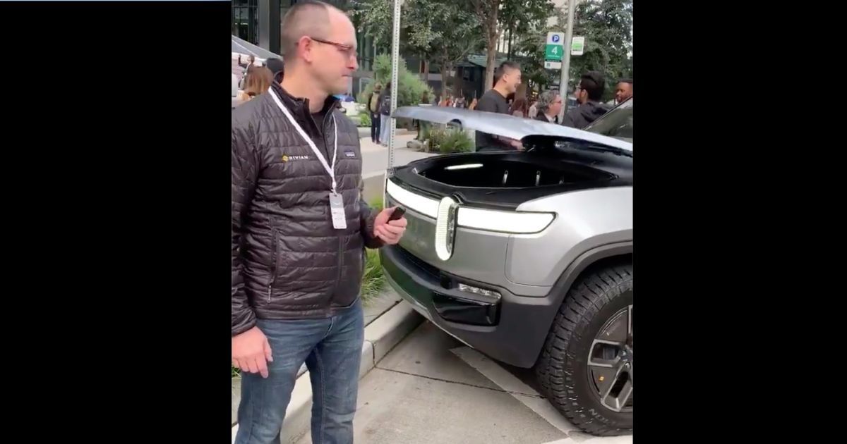 Електропікапи Rivian навчили підкорятися голосу. Відео