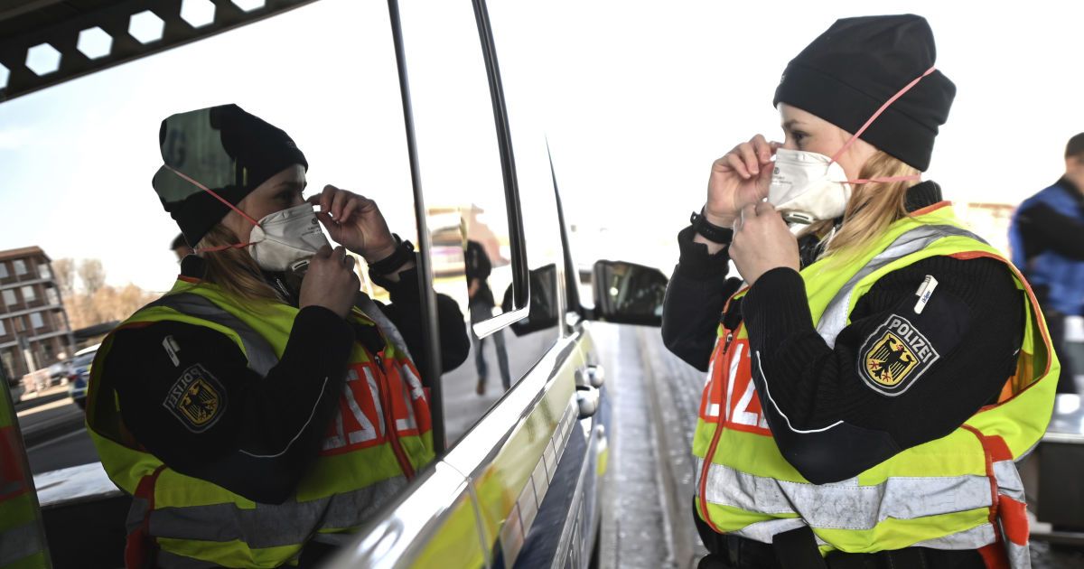 Швейцарія змінила вимоги щодо носіння масок через різкий стрибок заражень коронавірусом