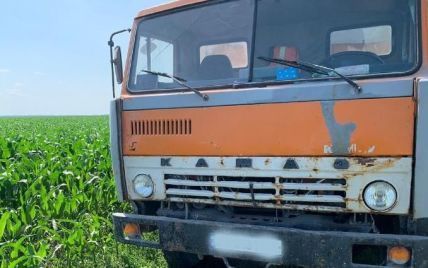 В Тернопольской области водитель КАМАЗа переехал мужчину, который отдыхал на дороге