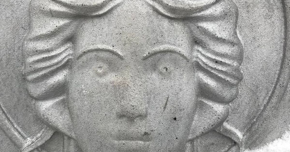 На мосту Патона у Києві радянську зірку замінили на Архангела Михаїла / © із соцмереж