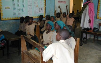 Нігерія закриває усі школи-інтернати після викрадення учениць