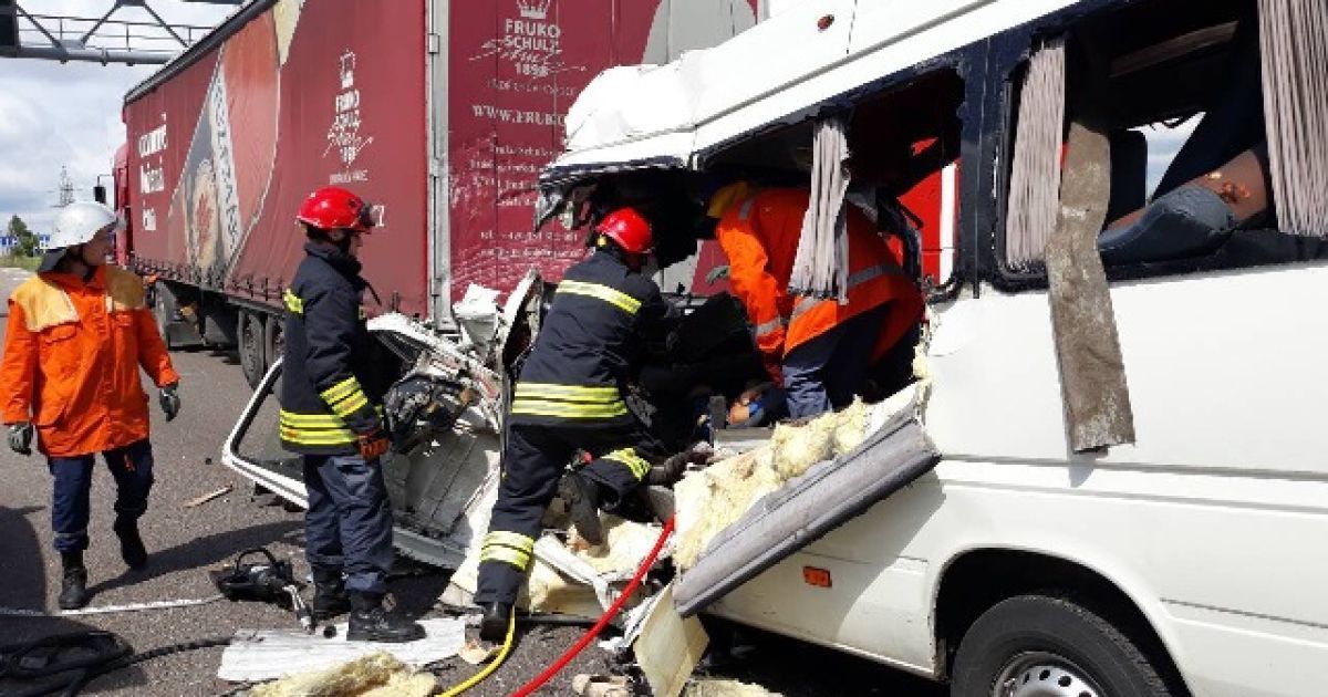 Кривава ДТП на Житомирщині. У ДСНС розкрили подробиці аварії