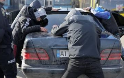 Под Киевом задержана группа мародеров, скрывавшихся среди эвакуированных жителей Бучи: видео