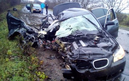 Розтрощена автівка та мертвий пасажир: на Вінничині водій скоїв смертельну ДТП
