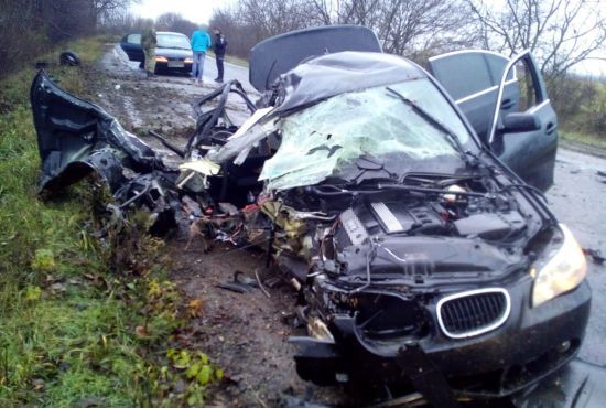 Розтрощена автівка та мертвий пасажир: на Вінничині водій скоїв смертельну ДТП
