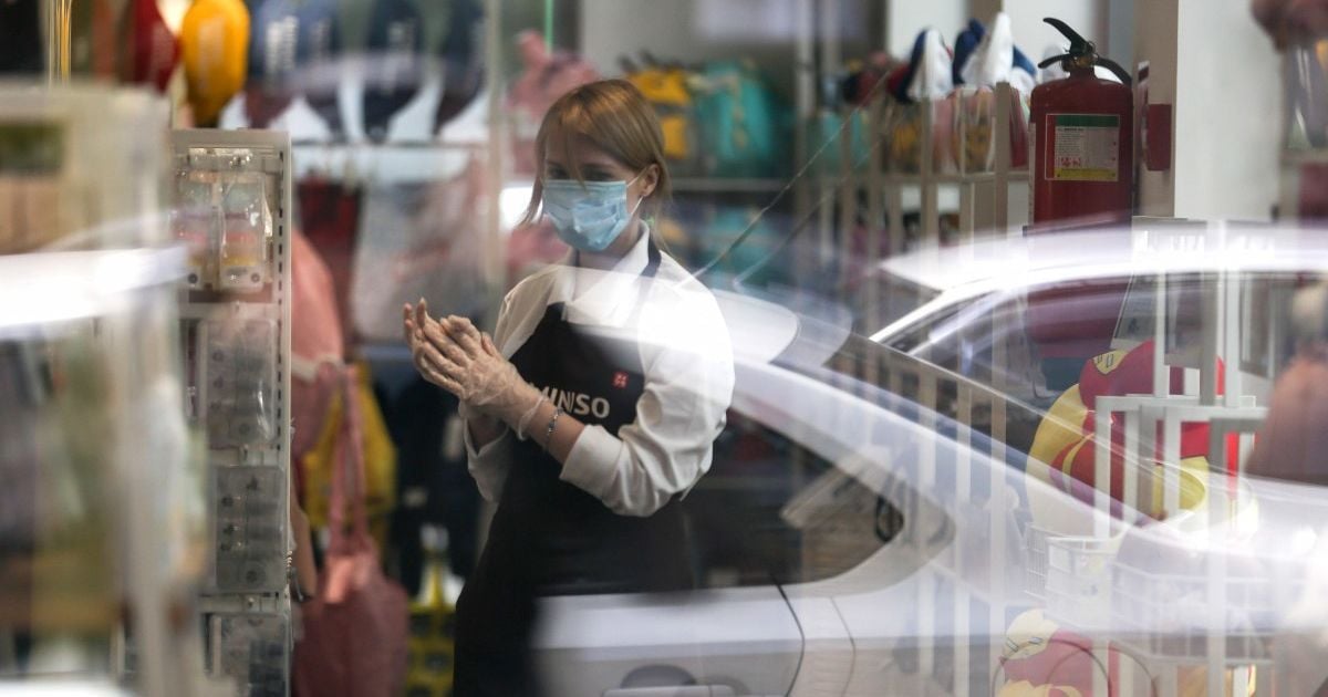 Україна готується до нового локдауну: як працюватимуть магазини, кафе і ТРЦ у "червоній" зоні
