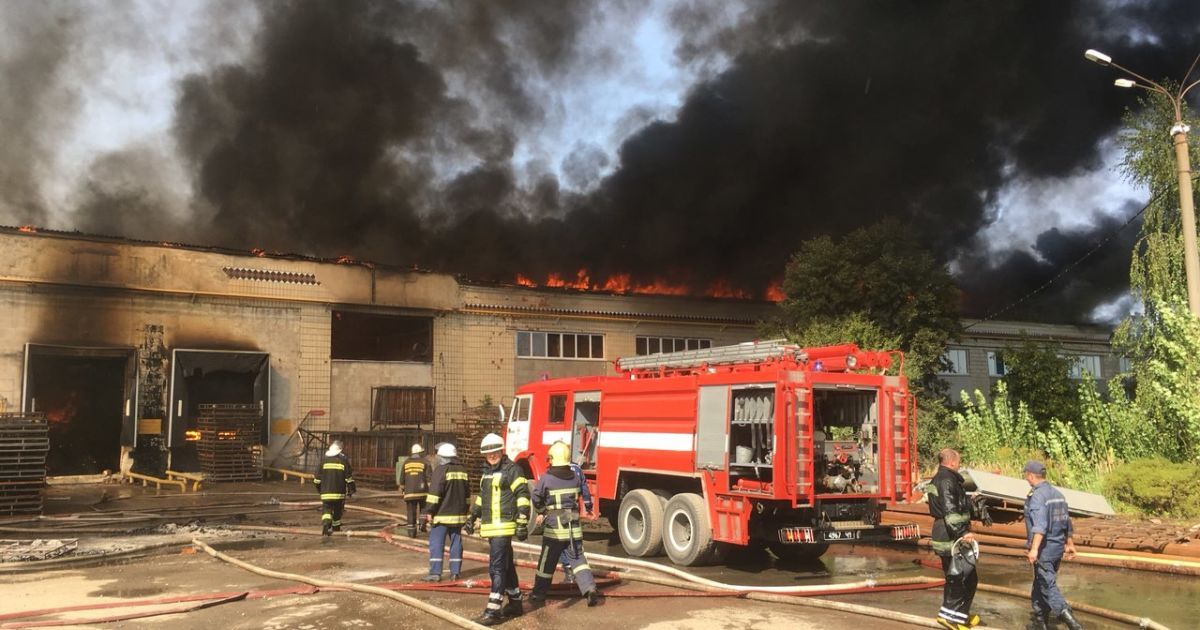 Пожежа на картонному комбінаті у Житомирі, 18 вересня_3 / © ДСНС у Житомирській області
