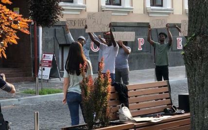 Тернопольский депутат требует депортировать из Украины участников акции против расизма