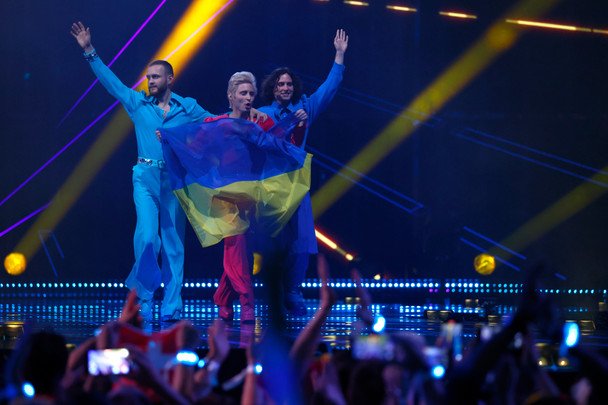 17 травня, Швейцарія. На «Євробаченні-2025» у Базелі переміг представник Австрії JJ із піснею Wasted Love. Це третя перемога країни на «Євробаченні». Загалом Австрія набрала 436 балів, отримавши найбільше балів від національних журі (258), а також отримавши 178 балів від глядачів. Український гурт Ziferblat посів 9 місце. Україна отримала загалом 218 балів. / © Getty Images