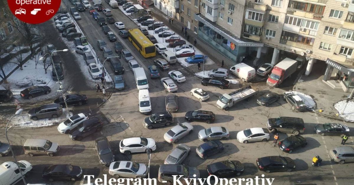 "Як в Індії!": у центрі Києва стався величезний транспортний колапс (фото)