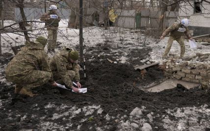 Бойовики на Донбасі за добу обстріляли 39 населених пунктів: постраждали два співробітника ДСНС