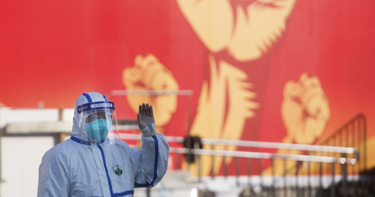 Дослідники з’ясували, як довго коронавіруси можуть жити на речах довкола