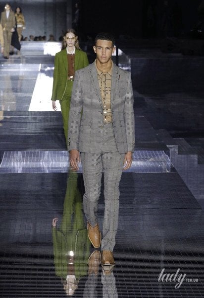 Коллекция Burberry прет-а-порте сезона осень-зима 2020-2021 / © East News