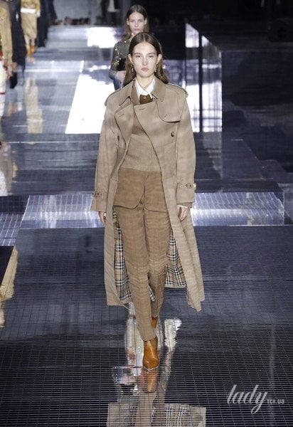 Коллекция Burberry прет-а-порте сезона осень-зима 2020-2021 / © East News