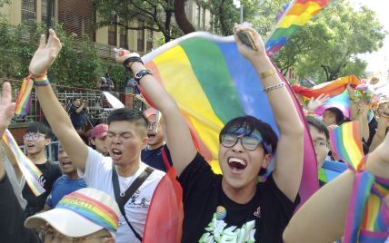 Первая азиатская страна легализовала однополые браки
