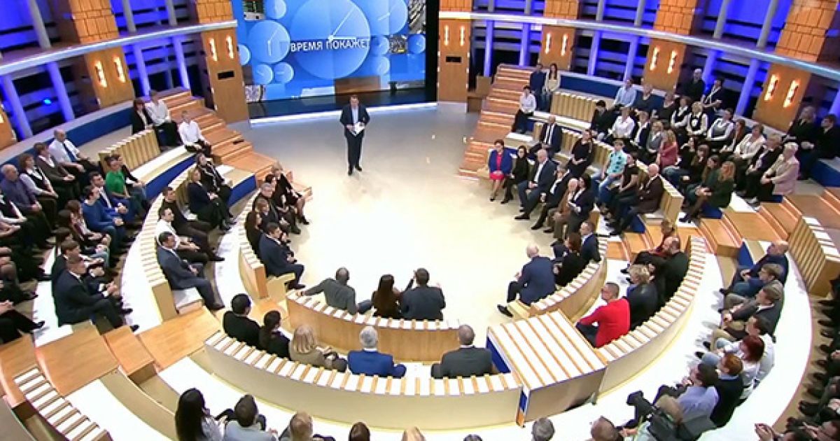 Эксперты "засветились" сразу на двух каналах / © Первый канал