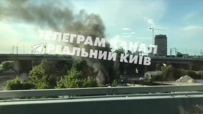 Возле Дарницкого моста в Киеве вспыхнул масштабный пожар: что известно