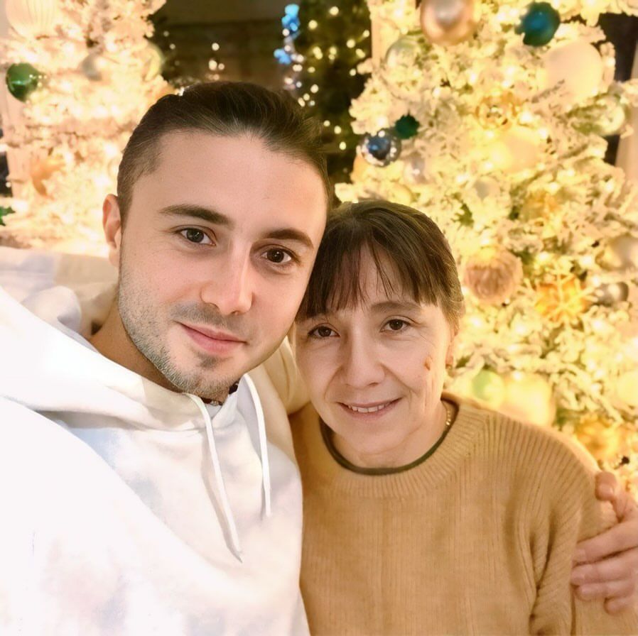 Звезды поздравляют с Днем матери / © 