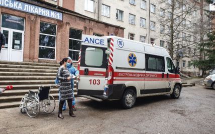 Вибух у лікарні в Чернівцях: пацієнтів перевозять до інших медзакладів, один із постраждалих - у реанімації