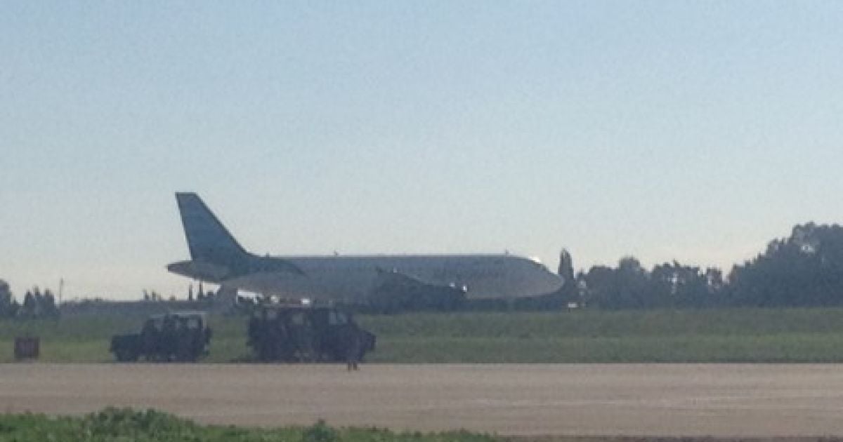 Викрадачі лівійського літака були озброєні муляжами