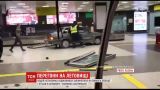 В России полиция задержала водителя, под действием наркотиков въехал в аэропорт