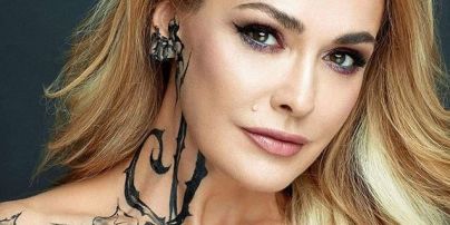 С ярким макияжем и в татуировках: Ольга Сумская удивила эффектным образом
