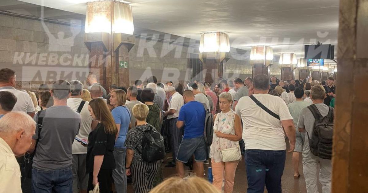 Затяжна повітряна тривога у Києві викликала колапс у метро