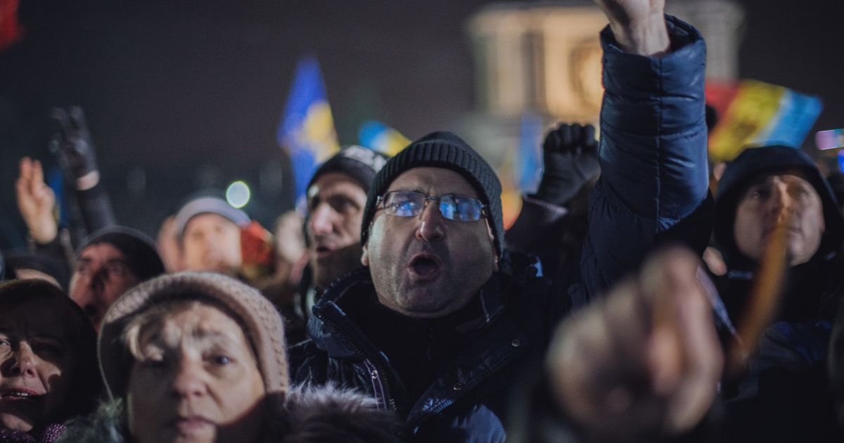 В Кишеневе протестующие ворвались в здание парламента. Смотрите онлайн