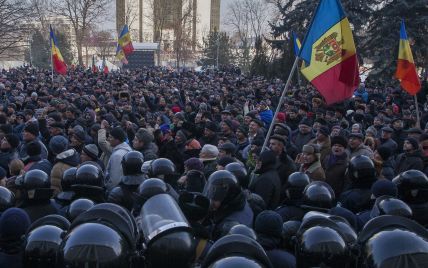 Неспокойный Кишинев: из парламента митингующих "выдавил" спецназ