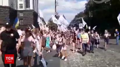 Протест ошуканих інвесторів у Києві набирає обертів: мітингарі прийшли під Кабмін