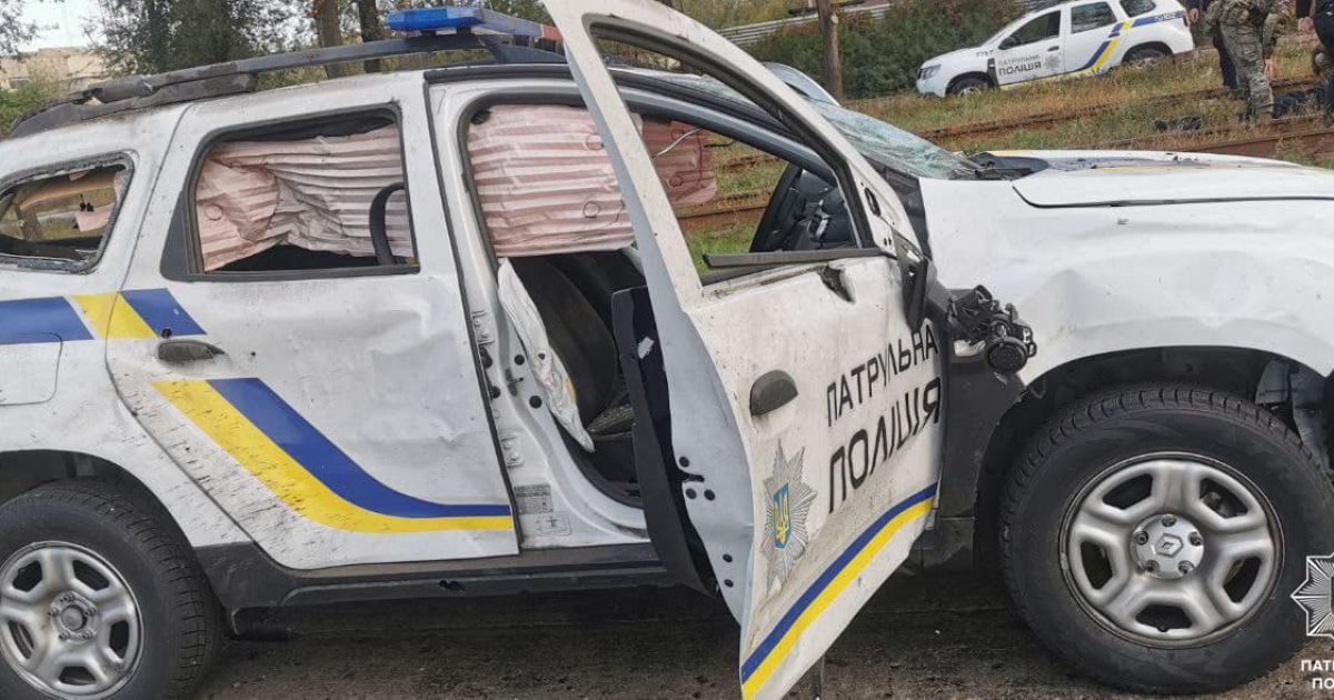 У Запоріжжі російська ракета вдарила поруч із поліцейським авто: постраждали патрульні (фото)