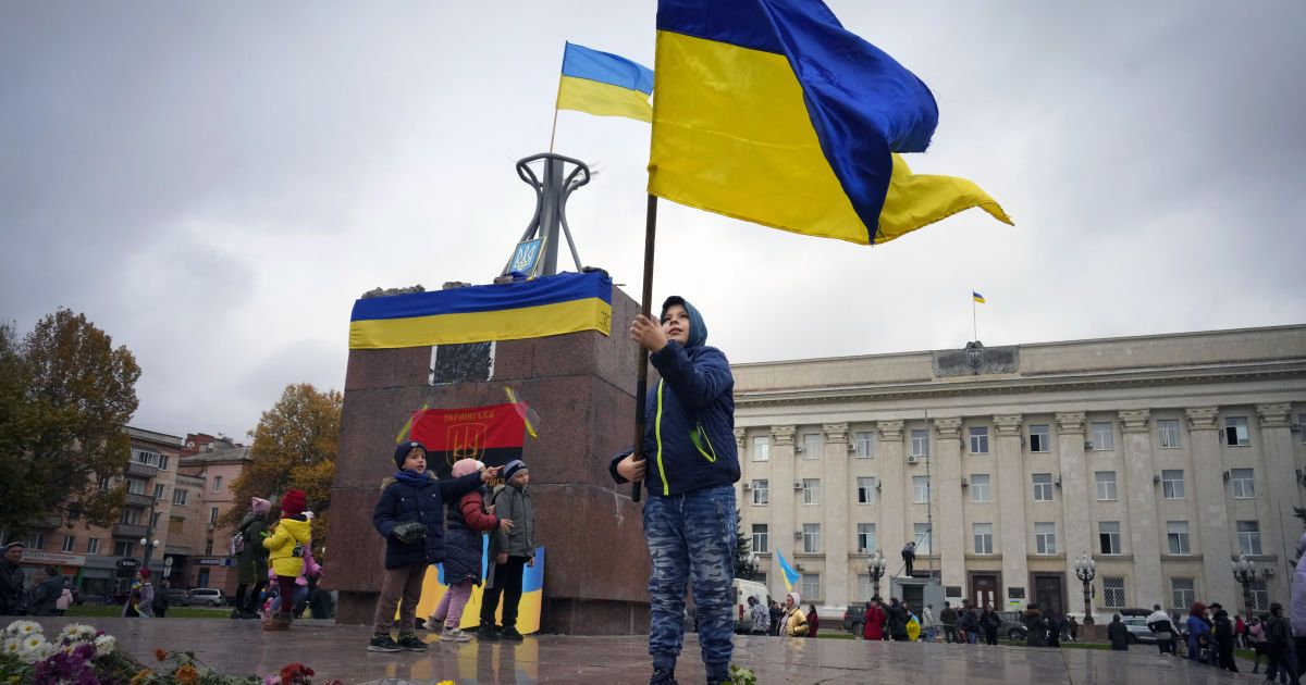 Київ передасть Херсону допомогу: автобуси, спецтехніку, медобладнання та продукти