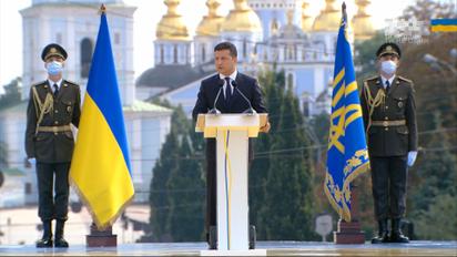 Зеленський: "Ні своє щастя, ні свої території ми нікому не віддамо"