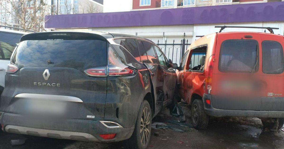 Под Киевом водитель Volkswagen повредил около шести автомобилей: фото