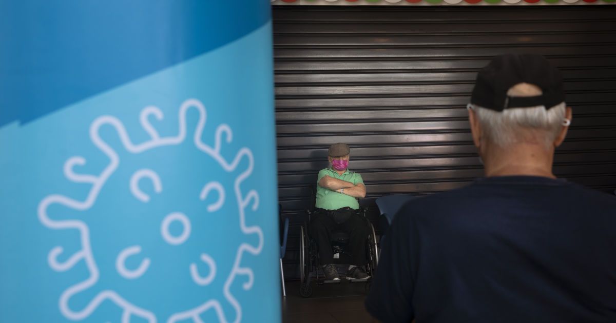 "Токсичная смесь": в ВОЗ назвали "рецепт" распространения новых штаммов COVID-19