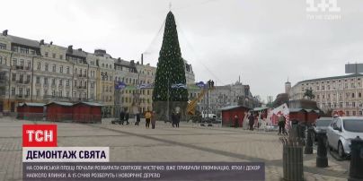 Ни огней, ни аттракционов: на Софийской площади демонтировали 12 километров гирлянды и убрали палатки