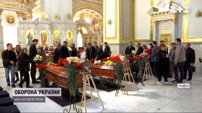 В Одессе сегодня прощались с погибшими в результате ракетного удара по многоэтажному жилому дому