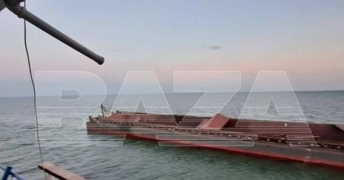 Буксир "Інженер Смирнов" та баржа "Секція-179" в Азовському морі
