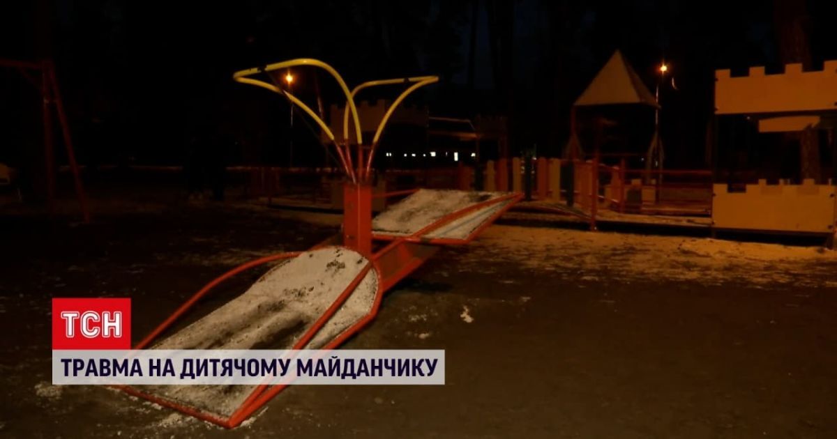 В столичном парке школьнице качелей оторвало палец