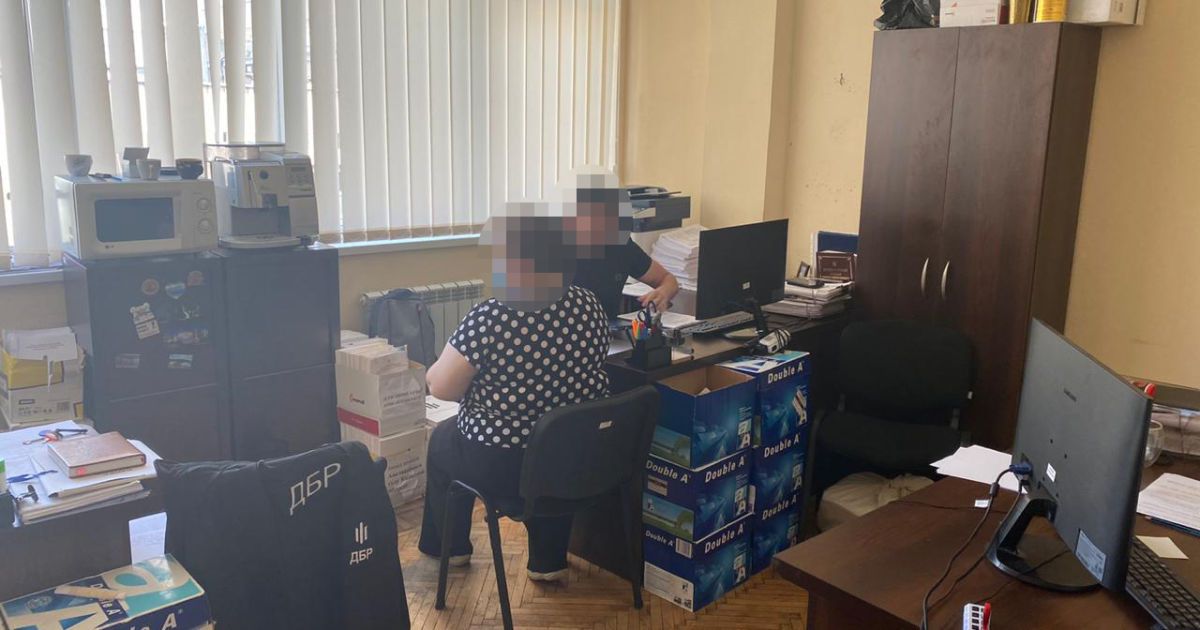 Понад 1 млн грн збитків через незаконні премії: експосадовцям суду повідомили про підозру