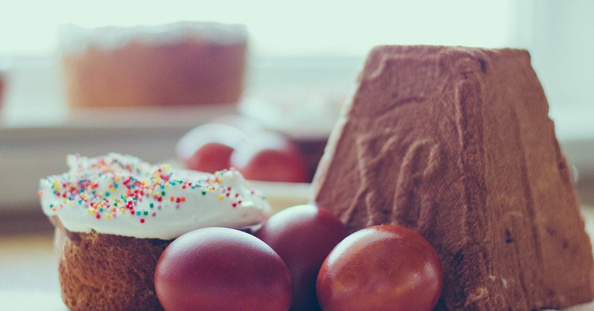 На Пасху украинцы готовят множество вкусных блюд и много ходят в гости к родственникам и друзьям