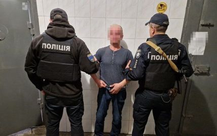 У Києві чоловік зайшов до ліфта слідом за 22-річною дівчиною і, погрожуючи ножем, зґвалтував її: фото