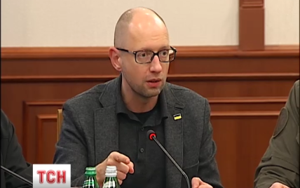 Яценюк считает, что один украинский солдат должен воевать за десятерых