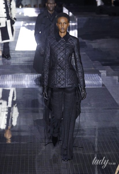 Коллекция Burberry прет-а-порте сезона осень-зима 2020-2021 / © East News