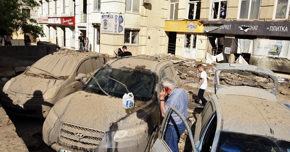 Фото з місця вибуху труби