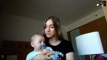 Дружина азовця заспівала пісню, яку співала на "Азовсталі" для сина